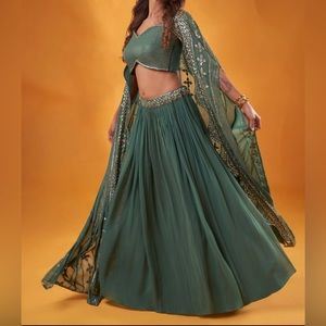 New Cape Lehenga Size S (4) Light sapphire green